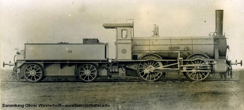 Eine Werksaufnahme der Nr. 79 "BORKUM", die 1889 unter der Fabriknummer 524 von Hohenzollern geliefert wurde. Die Lokomotive wurde bereits 1911 ausgemustert.