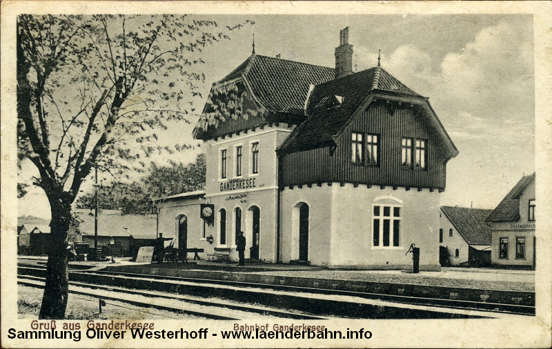 Die Aufnahme zeigt den Bahnhof Ganderkesee in den 1920er Jahren.