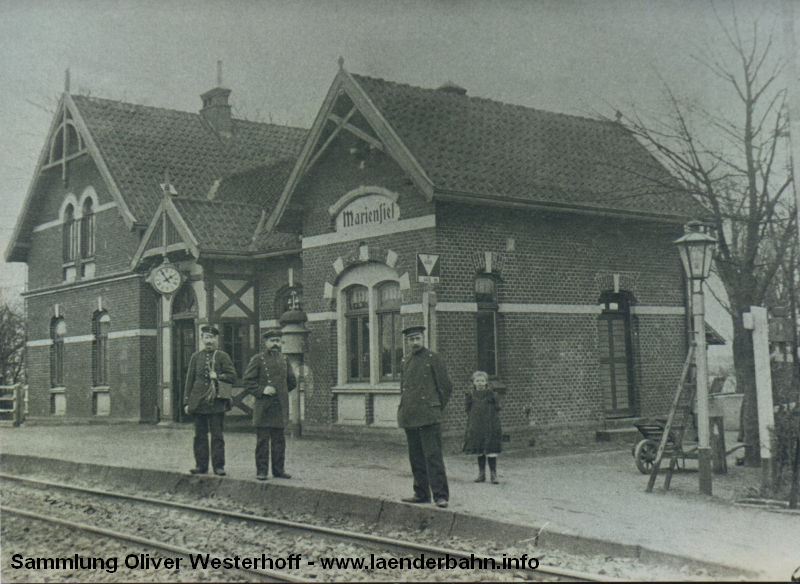 Ein altes Foto zeigt den Bahnhof Mariensiel um 1900