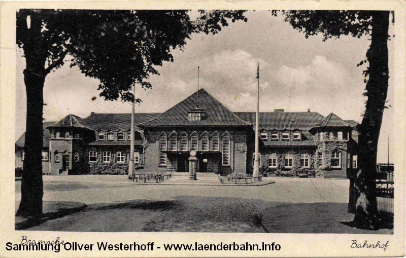 Der Bahnhof Bramsche von der Straßenseite zu Beginn der 1940er Jahre.