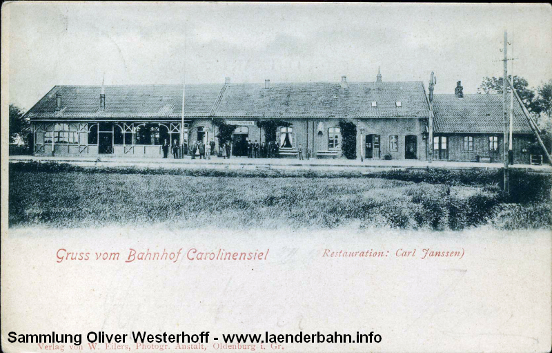 Die 1901 gelaufene Ansichtskarte zeigt den alten Bahnhof von der Gleisseite.