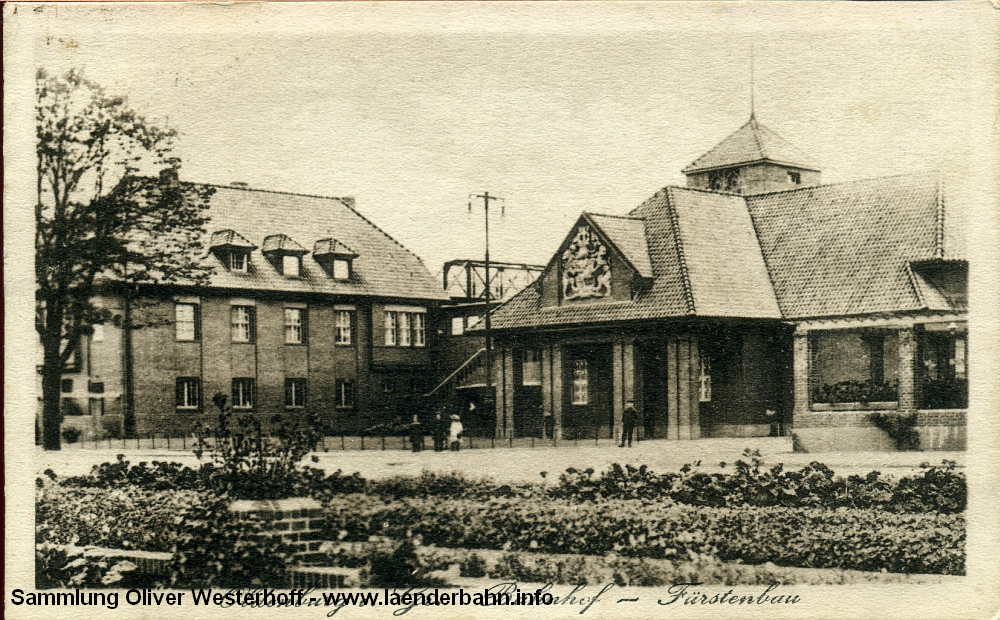 Blick auf den Fürstenbau und das Bahnpostgebäude Anfang der 1920er Jahre. Im Hintergrund ist die alte Elisabethbrücke zu erkennen.