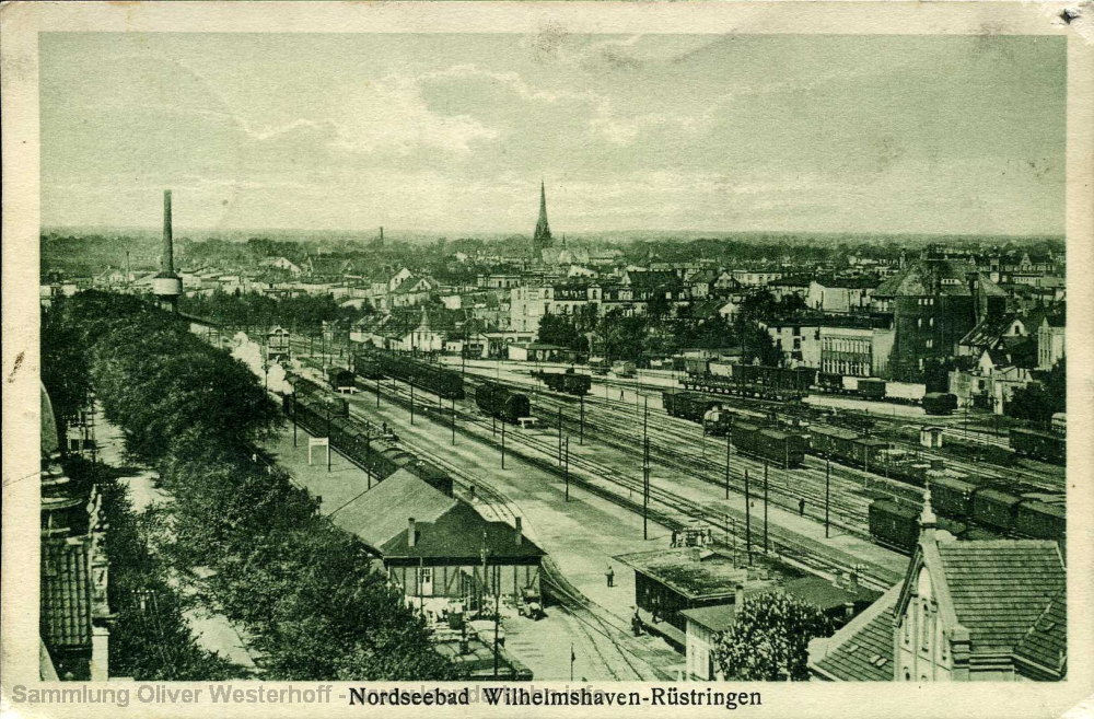 In den 1920er Jahren sind zahlreiche Personen- und Güterzüge im Gleisfeld zu sehen, es herrschte reger Betrieb.