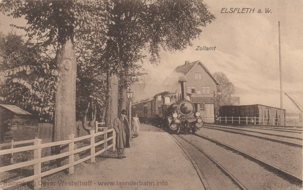 Aus Richtung Nordenham fährt gerade eine oldenburgische P 0 mit ihrem Personenzug ein. Die Ansichtskarte ist 1914 gelaufen.