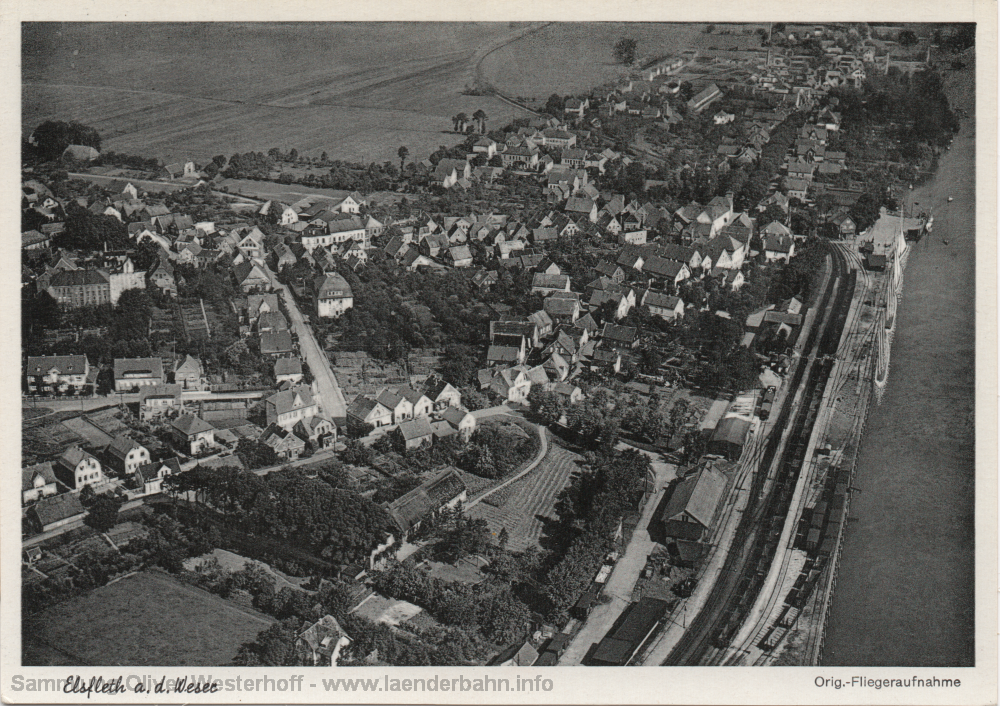 Auch das Luftbild von 1953 zeigt noch die eng am Ufer liegenden Gleise.